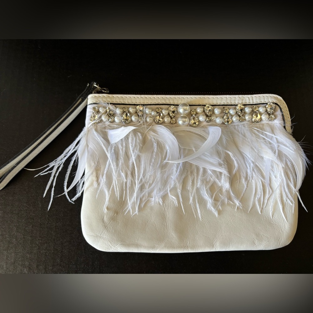 New Patricia Nash White Diamonds Feathers and Pearls Cassini Wristlet